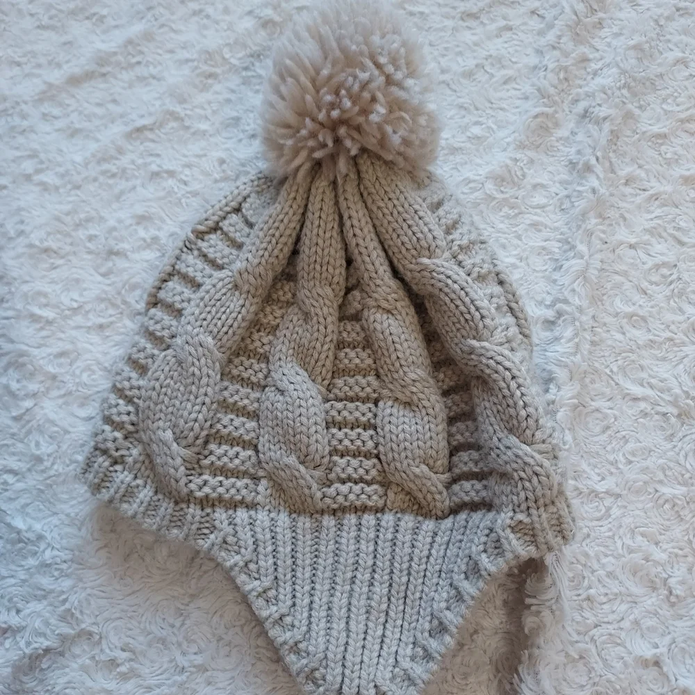 Cable Knit Pom-Pom Hat Ear Flaps Beige Tan Beige Winter Skiing Neutral